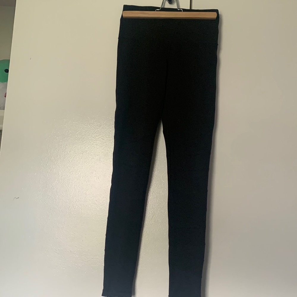 Ivviva leggings (Mesh cut out triangles at bottom)